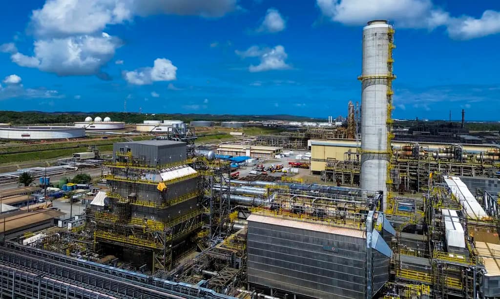 Refinarias da Petrobras operam com mais de 100% de capacidade; entenda