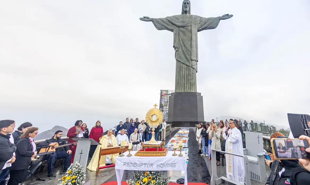 Cristo Redentor inova com tapete de patchwork no Corpus Christi