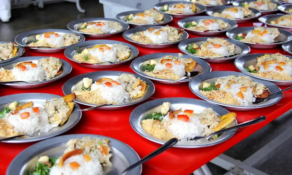 Escolas de SP abrem inscrições para alimentação durante as férias