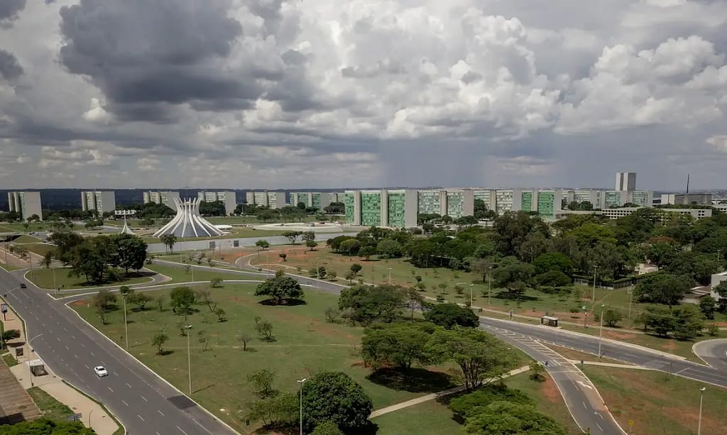 Negros e mulheres avançam, mas topo do serviço público segue desigual